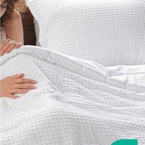 Luxurious White Waffle Quilt Pillow shams Full/Queen